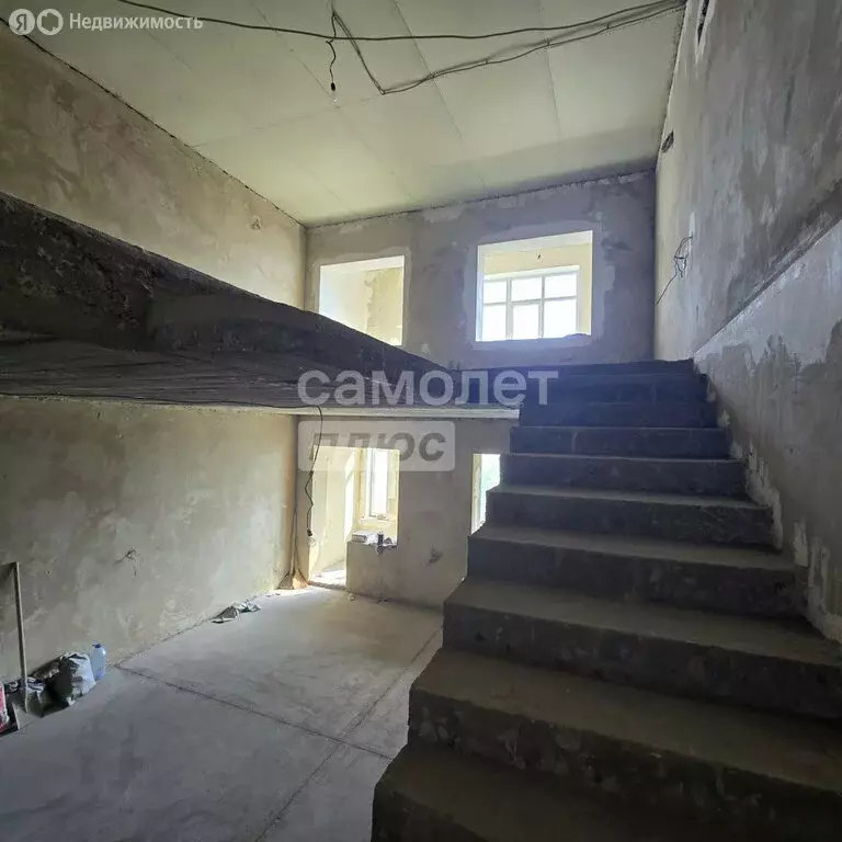 2-комнатная квартира: Махачкала, улица Ирчи Казака, 8 (117 м) - Фото 0