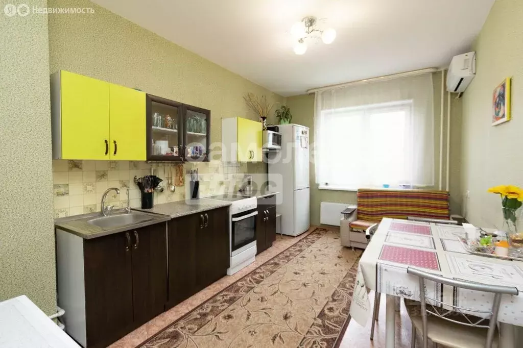 3-комнатная квартира: Омск, проспект Королёва, 24к2 (72.1 м) - Фото 0