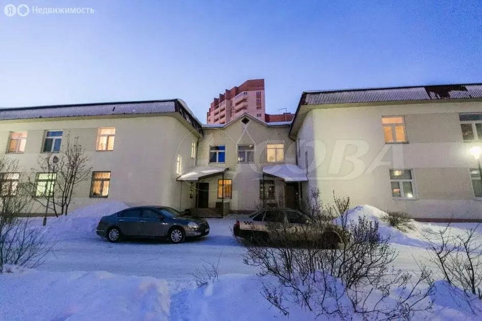 Квартира-студия: Тюмень, улица Беляева, 25к1 (130.6 м) - Фото 1