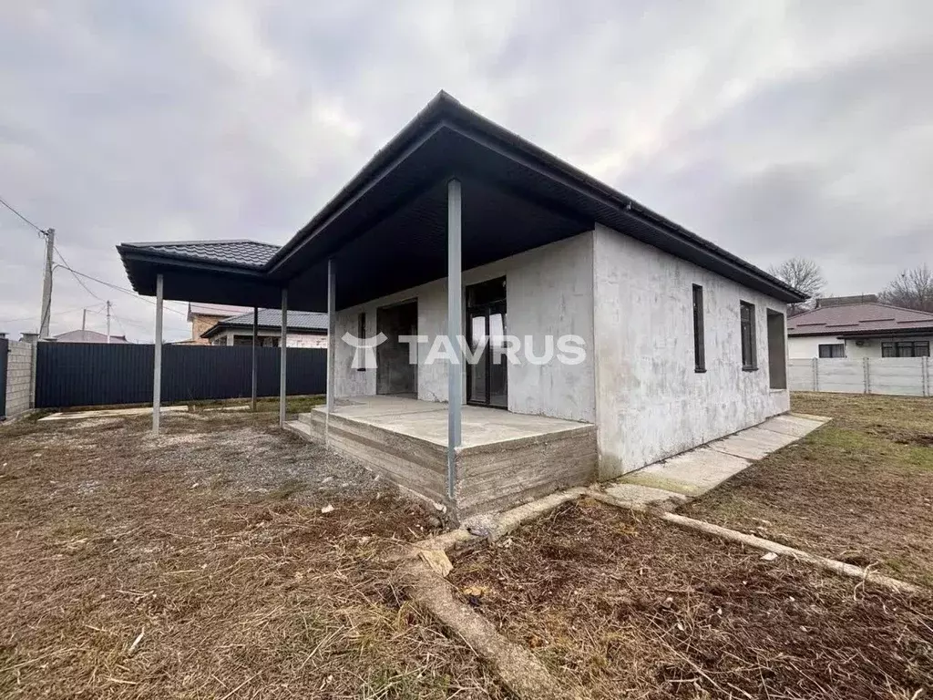 Дом в Крым, Симферопольский район, Добровское с/пос, с. Пионерское  ... - Фото 1