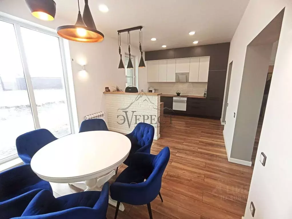 Коттедж в Белгородская область, Старый Оскол Радужный мкр,  (200 м) - Фото 1