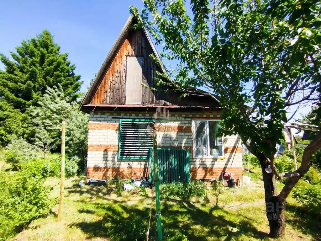 Дом в Саратовская область, Энгельсский район, Красноярское ... - Фото 1