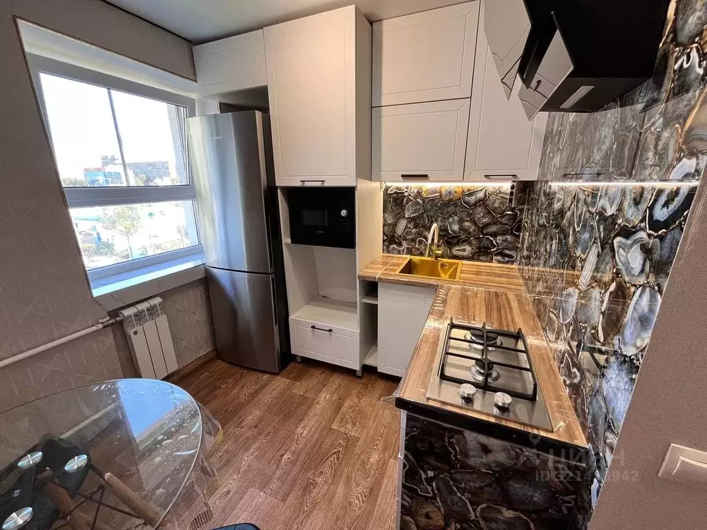 2-к кв. Астраханская область, Астрахань Вокзальная пл., 3/41 (45.6 м) - Фото 2