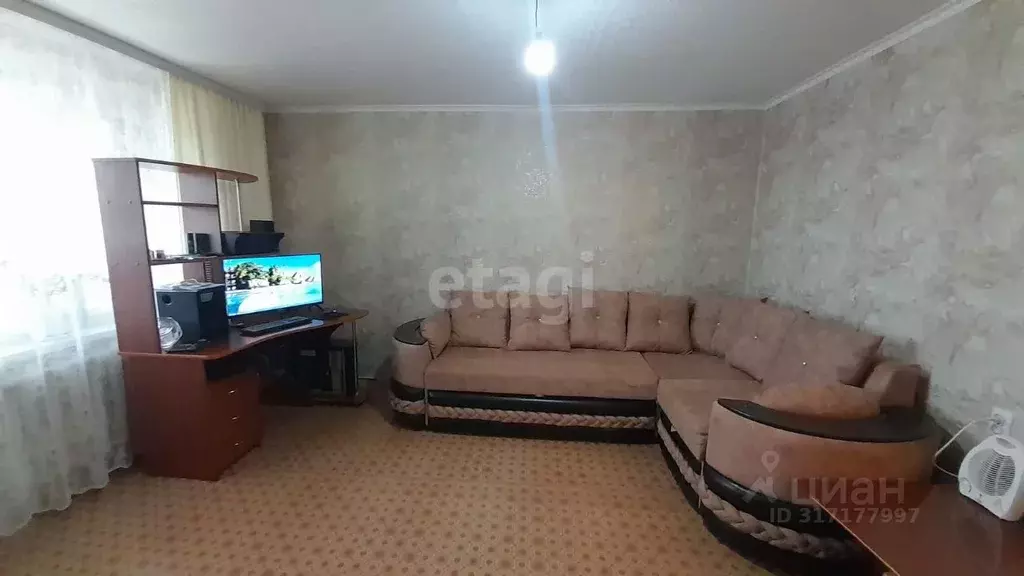 2-к кв. Амурская область, Белогорск Зейский пер., 8 (49.8 м) - Фото 0