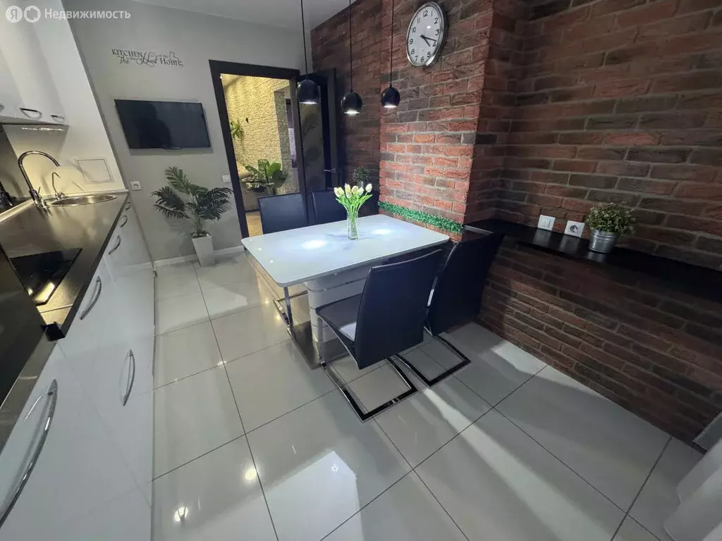 3-комнатная квартира: Кунгур, улица Каширина, 24А (68 м) - Фото 1