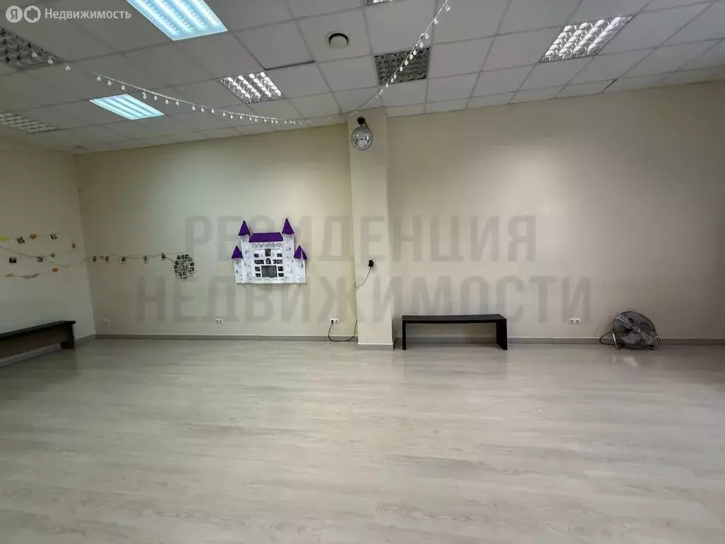 Помещение свободного назначения (215 м) - Фото 1