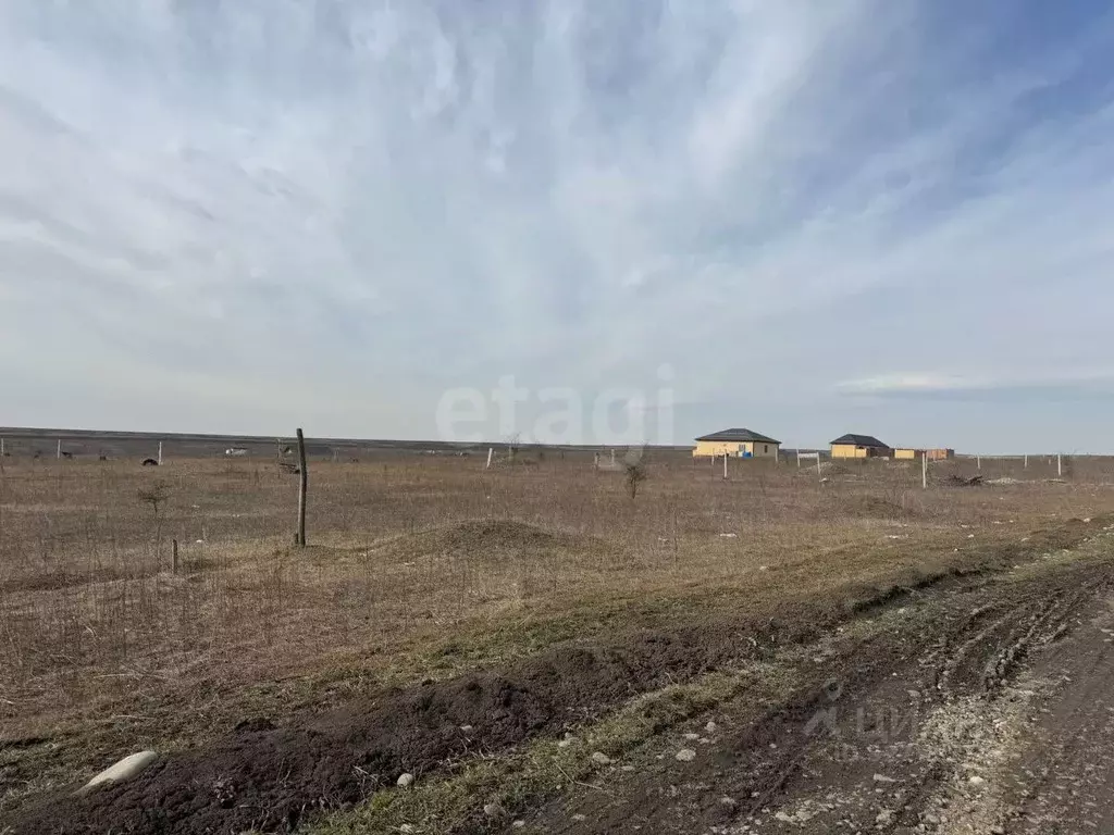 Участок в Ингушетия, Назрань Центральный административный округ, ул. ... - Фото 2