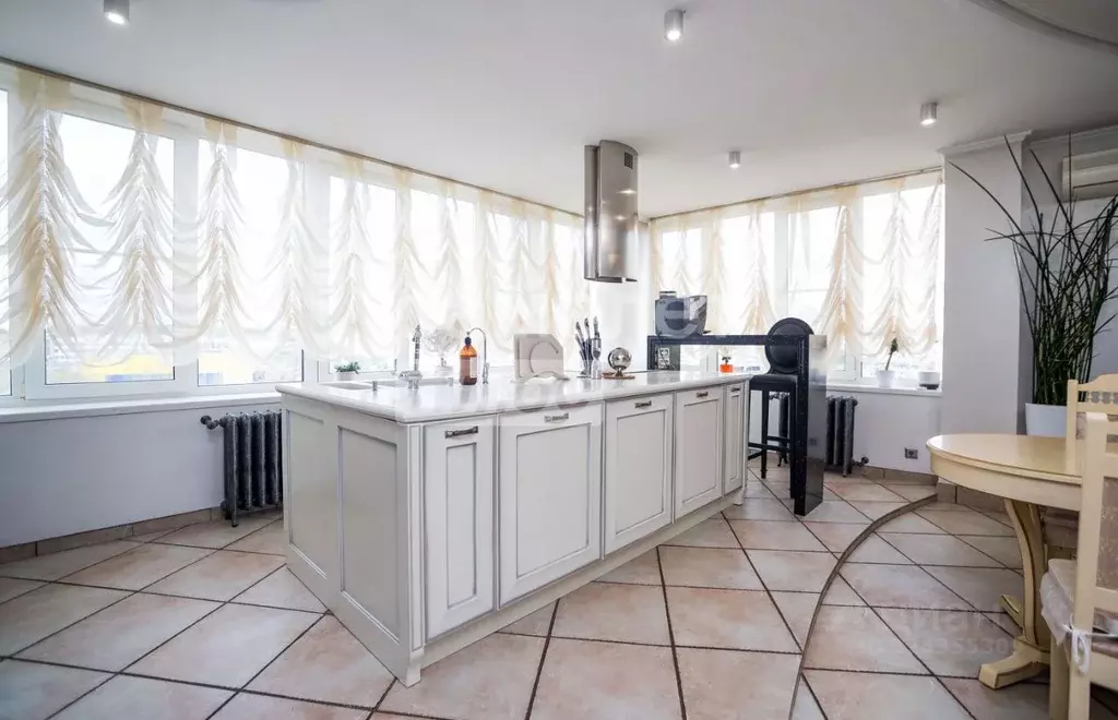 3-к кв. Челябинская область, Челябинск ул. Академика Сахарова, 11 ... - Фото 1