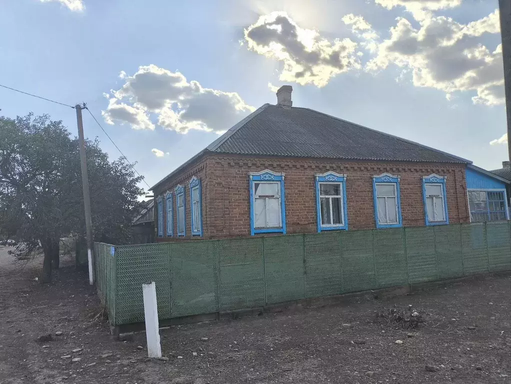 Дом в Краснодарский край, Кавказский район, Имени Максима Горького ... - Фото 1