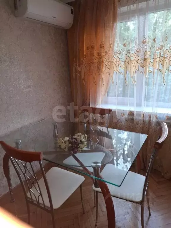 2-к кв. Северная Осетия, Владикавказ пл. 50 лет Октября, 4 (50.0 м) - Фото 1