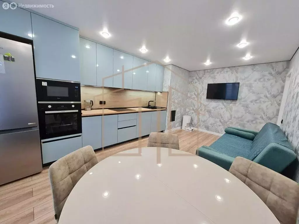 3-комнатная квартира: Тюмень, улица Павла Шарова, 27 (86.6 м) - Фото 0