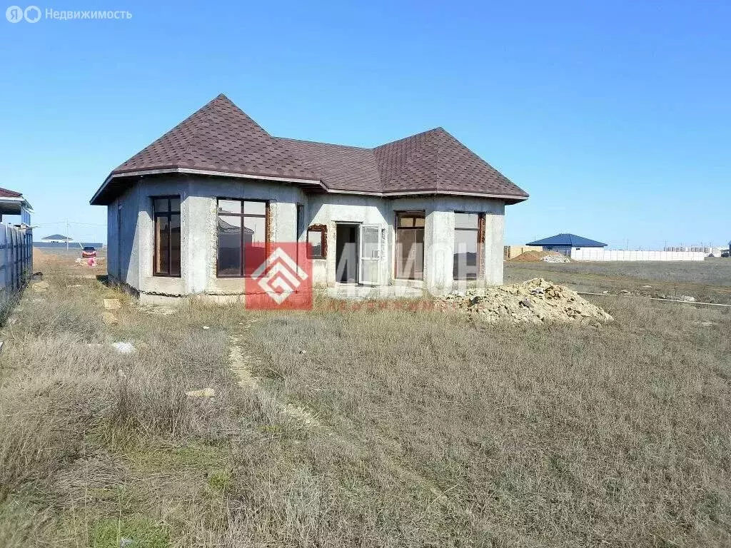 Дом в Сакский район, село Уютное (120 м) - Фото 1