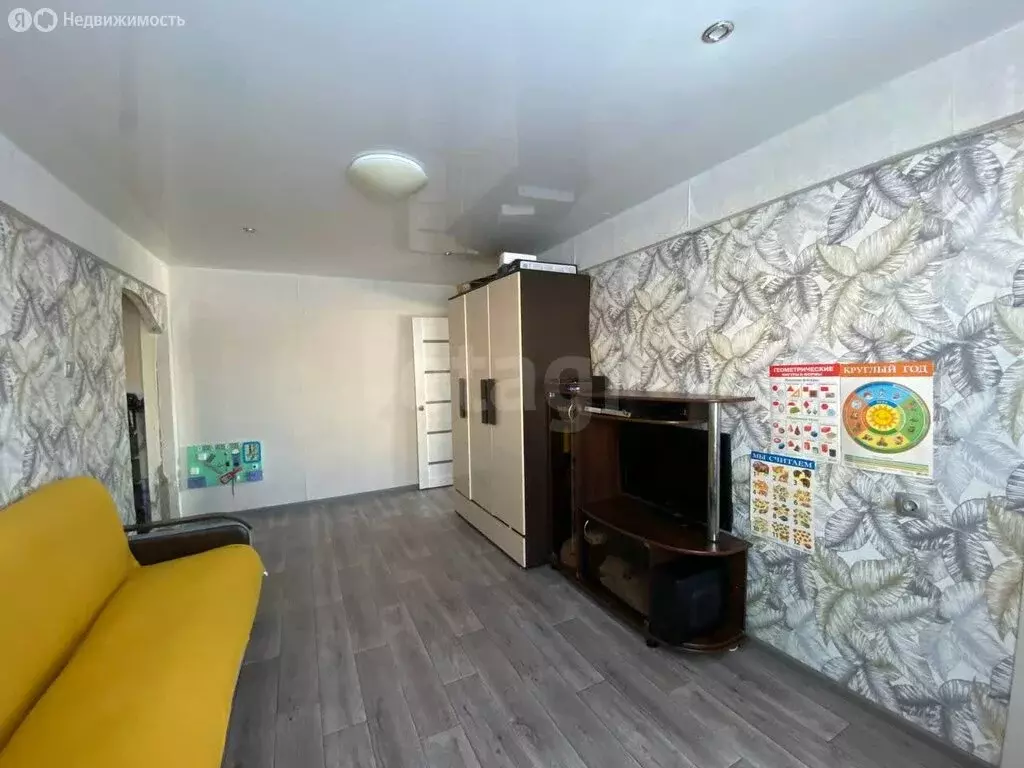 3-комнатная квартира: Сарапул, улица Декабристов, 18 (50 м) - Фото 2