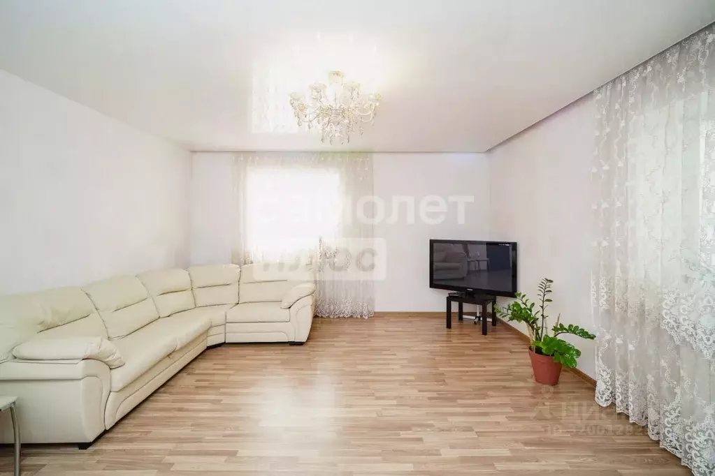 3-к кв. Омская область, Омск ул. Перелета, 18 (101.5 м) - Фото 1