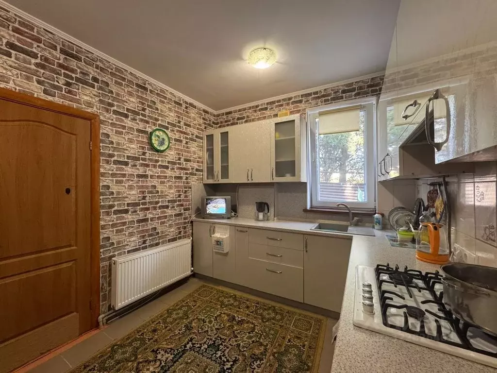 2-к кв. Крым, Алушта пер. Туристов, 5 (60.0 м) - Фото 1