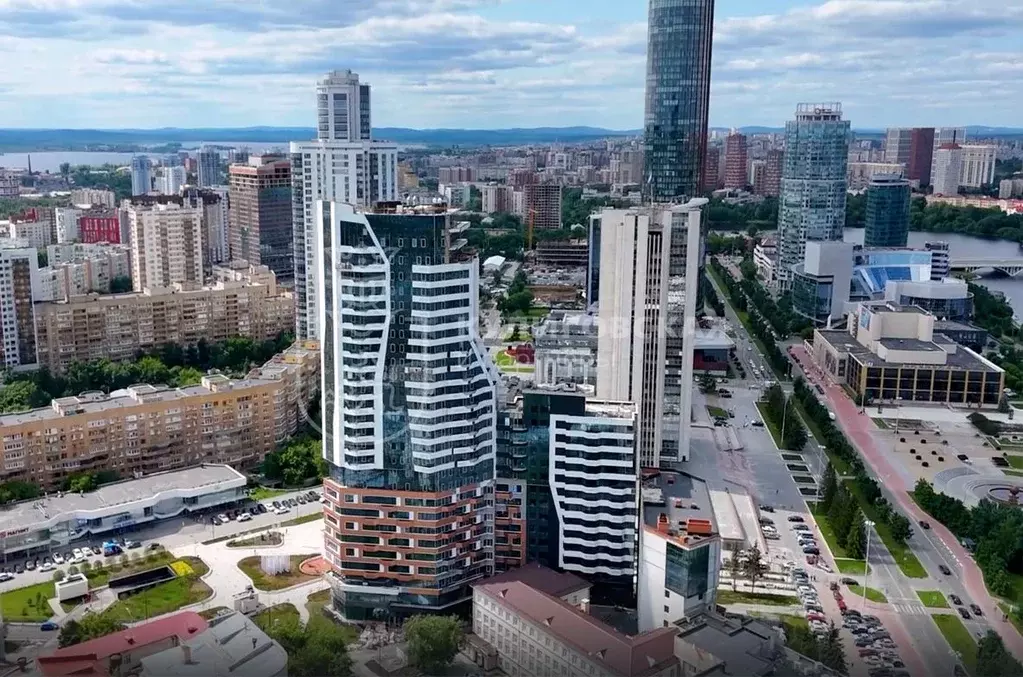 3-к кв. Свердловская область, Екатеринбург пл. Октябрьская, 7 (82.83 ... - Фото 2