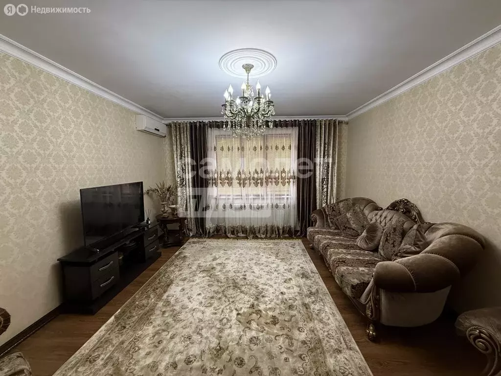 4-комнатная квартира: посёлок городского типа Тюбе, улица Шаринская ... - Фото 1