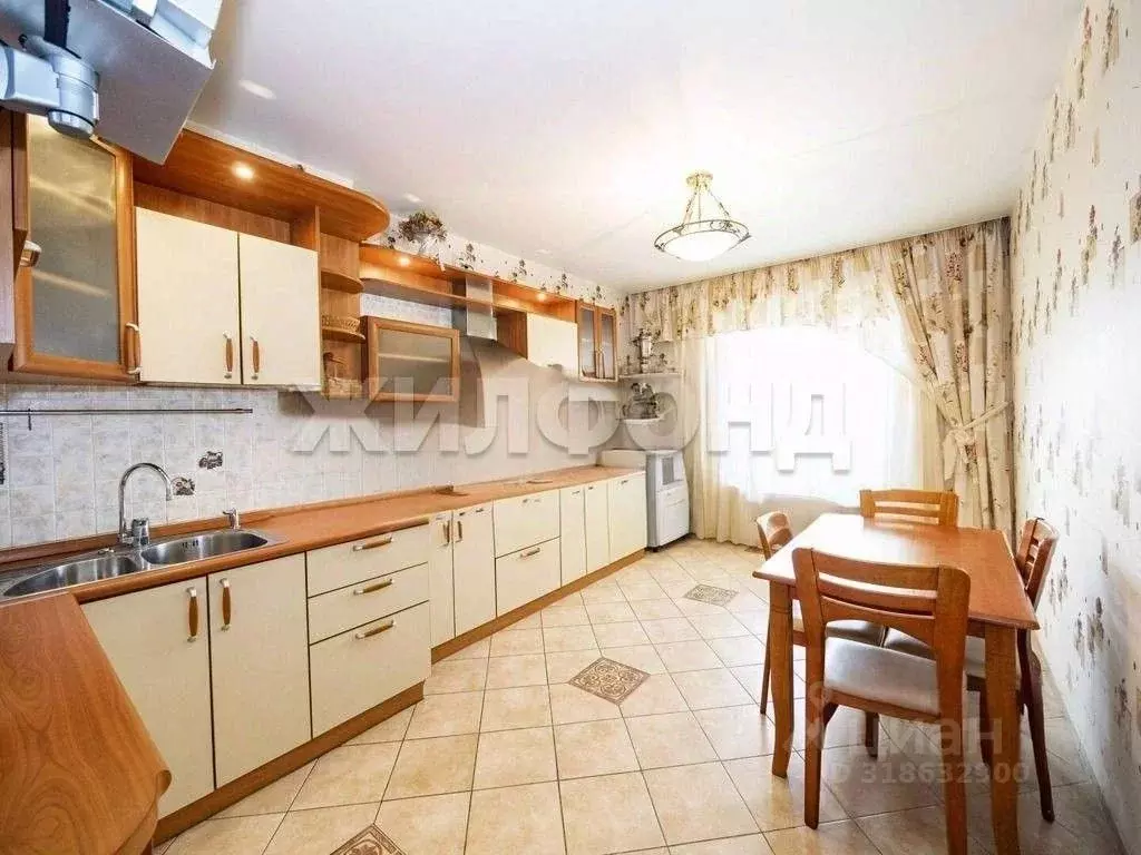 3-к кв. Новосибирская область, Новосибирск ул. Галущака, 3 (115.0 м) - Фото 0