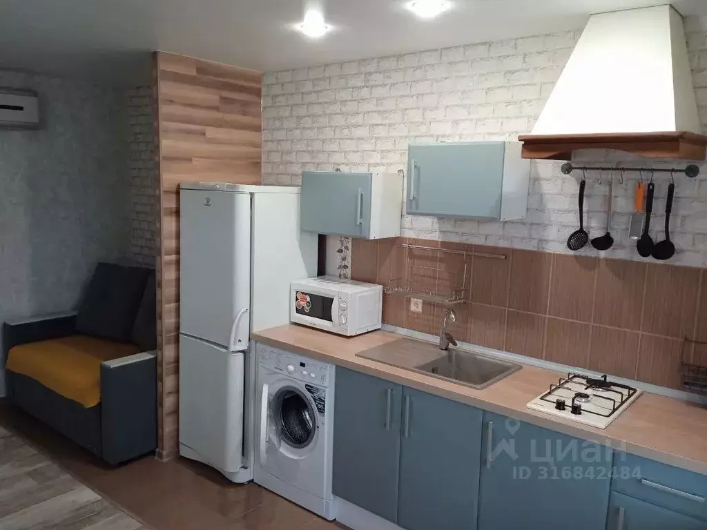 2-к кв. Краснодарский край, Геленджик Севастопольская ул., 58 (40.0 м) - Фото 0