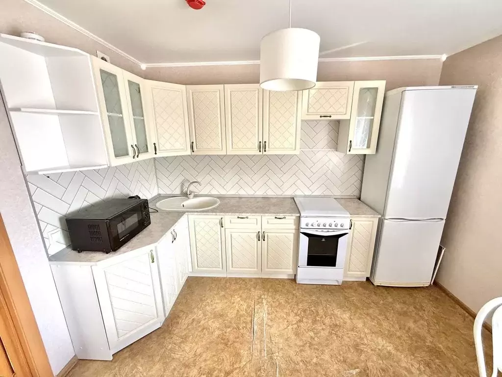 2-к кв. Тюменская область, Тюмень ул. Республики, 204к13 (60.9 м) - Фото 1