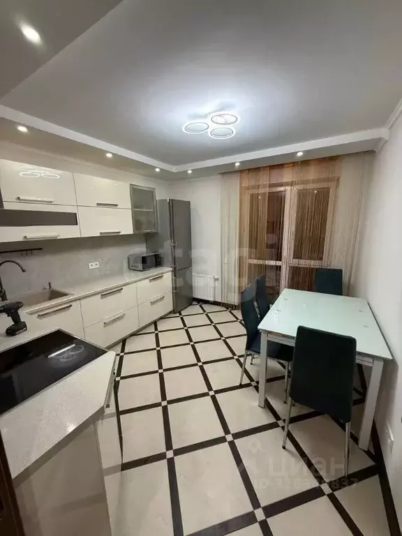 2-к кв. Тюменская область, Тюмень ул. Газовиков, 61 (57.2 м) - Фото 1