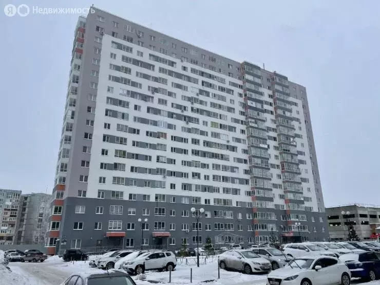 2-комнатная квартира: Тюмень, улица Бакинских Комиссаров, 3 (52.4 м) - Фото 2