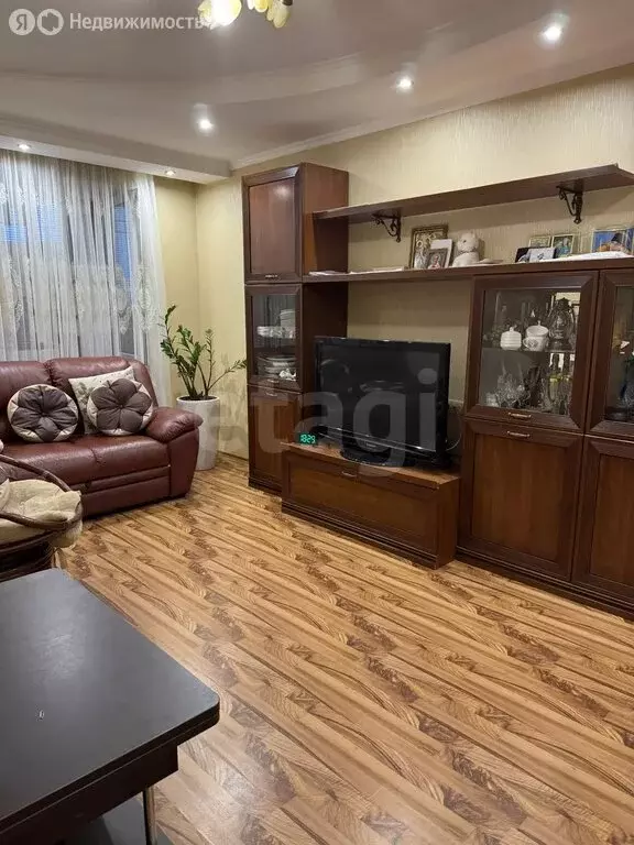 3-комнатная квартира: Псков, улица Шестака, 12 (73.6 м) - Фото 2