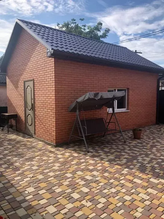 Дом в Ростовская область, Шахты ул. Степанова, 56 (24 м) - Фото 0