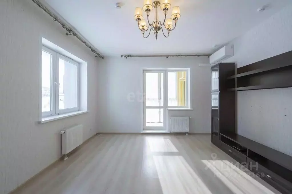 2-к кв. Пермский край, Пермь ул. Революции, 52В (62.5 м) - Фото 1