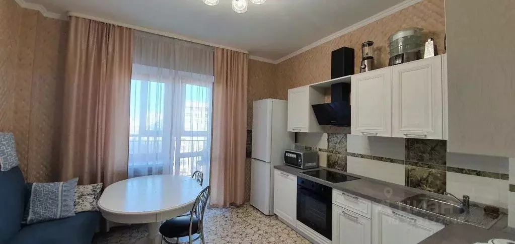 1-к кв. Тюменская область, Тюмень ул. 50 лет Октября, 4 (51.0 м) - Фото 2