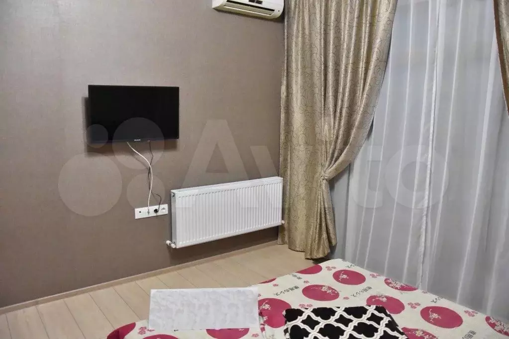 Комната 100 м в 4-к., 2/2 эт. - Фото 1