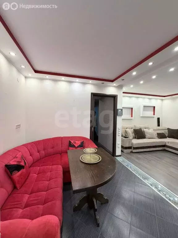 3-комнатная квартира: Белогорск, Нижнегорская улица, 97 (67.5 м) - Фото 1