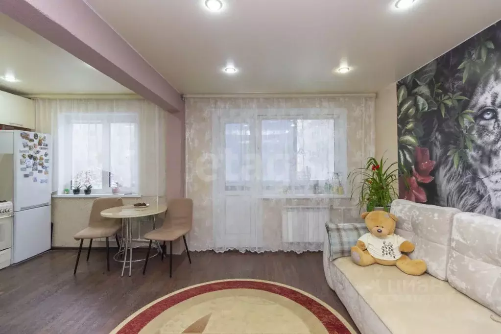 2-к кв. Омская область, Омск ул. Дианова, 7В (57.0 м) - Фото 1