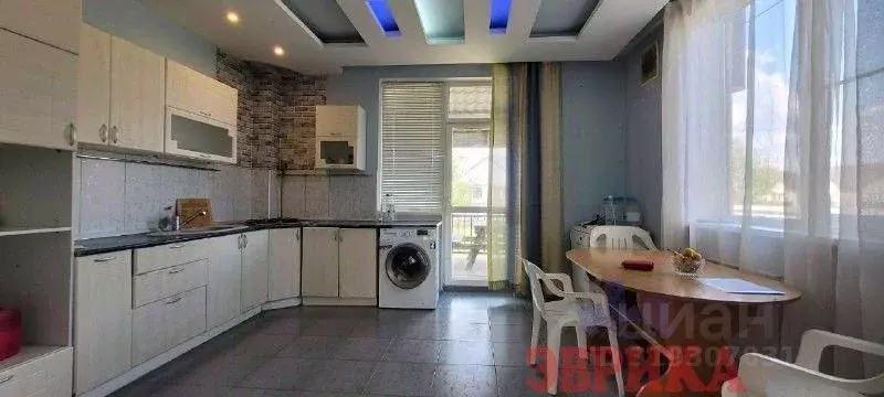 Дом в Краснодарский край, Крымск Снежная ул., 43 (185 м) - Фото 0