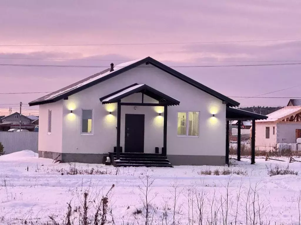 Дом в Свердловская область, Белоярский муниципальный округ, д. Гусева  ... - Фото 1