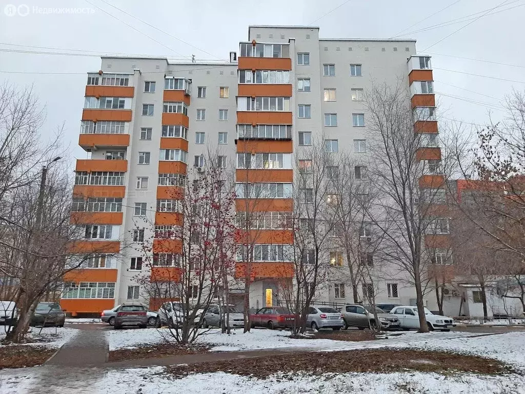 3-комнатная квартира: Казань, улица Хусаина Мавлютова, 24 (60 м) - Фото 0