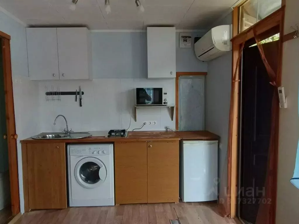 Дом в Краснодарский край, Сочи пос. Лоо, ул. Жигулевская, 27 (18 м) - Фото 0