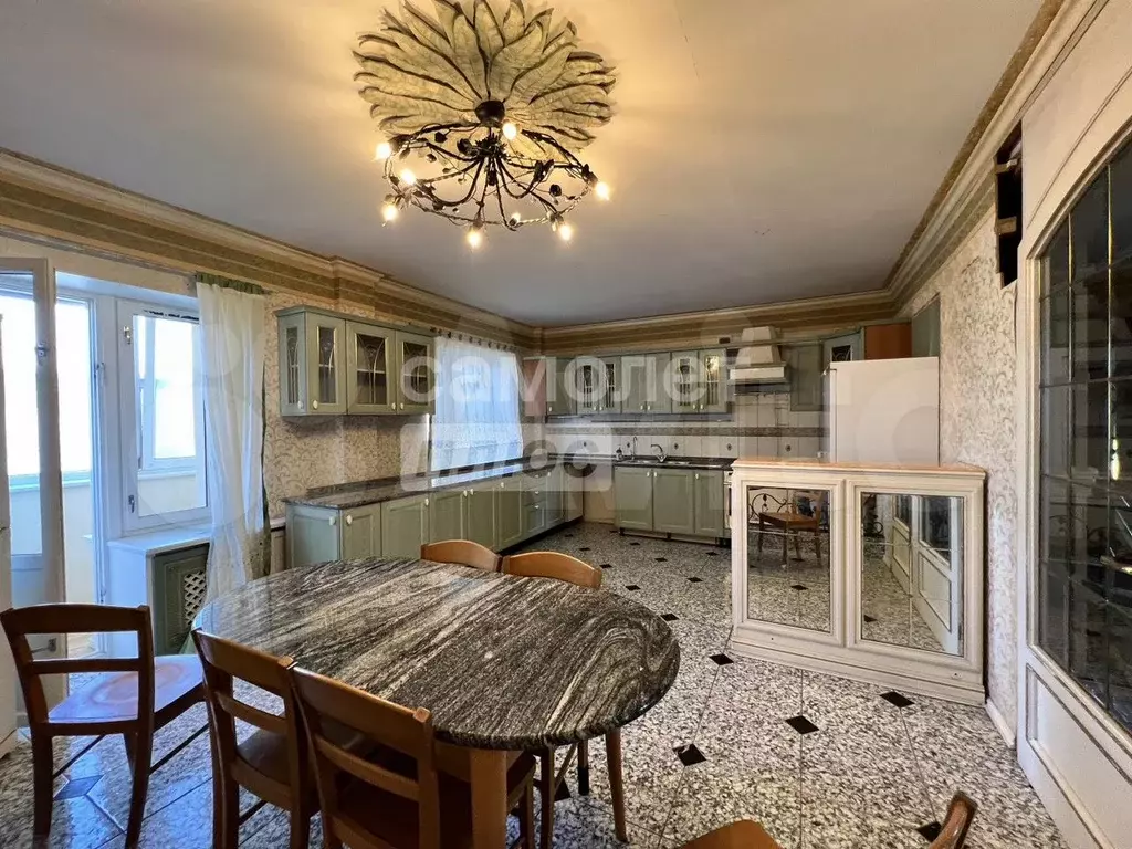 10 и более-к. квартира, 272 м, 9/11 эт. - Фото 1