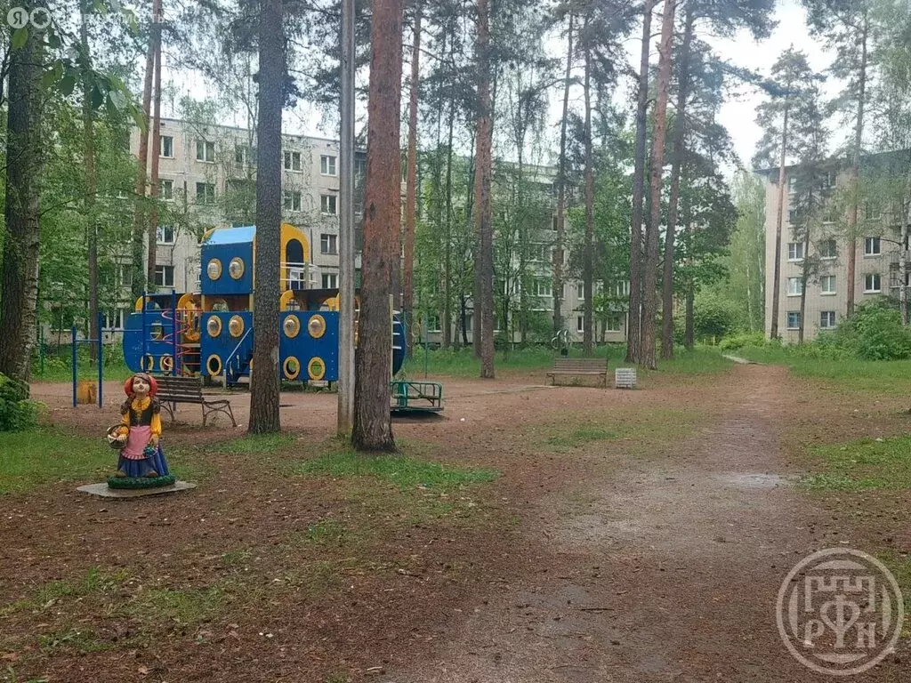 3-комнатная квартира: городской посёлок Вырица, улица Соболевского, ... - Фото 0