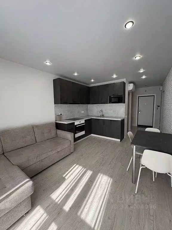 2-к кв. Тюменская область, Тюмень ул. Заполярная, 11к1 (67.0 м) - Фото 1