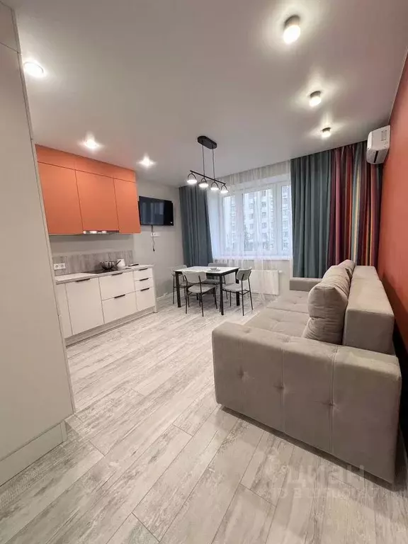 2-к кв. Тюменская область, Тюмень ул. Республики, 204к10 (70.6 м) - Фото 1