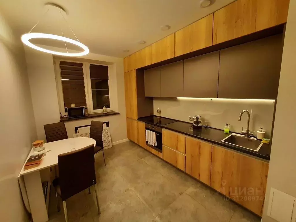 2-к кв. Тюменская область, Тюмень ул. Газовиков, 35 (56.0 м) - Фото 1