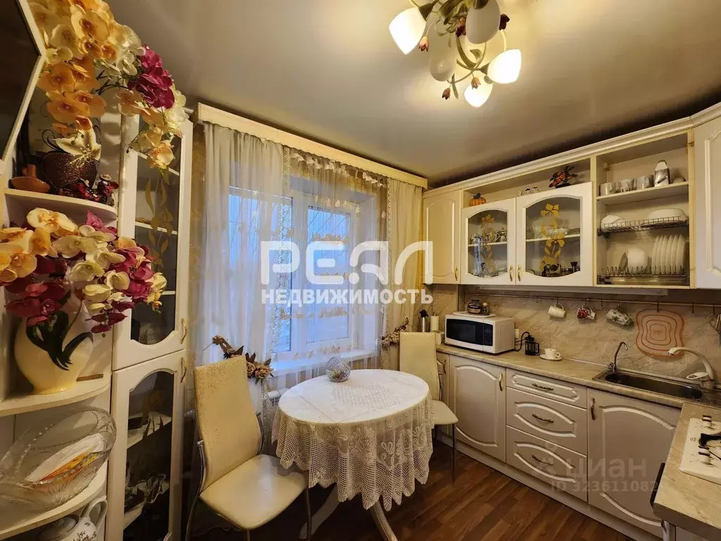 3-к кв. Ленинградская область, Гатчина ул. Авиатриссы Зверевой, 1/8 ... - Фото 2