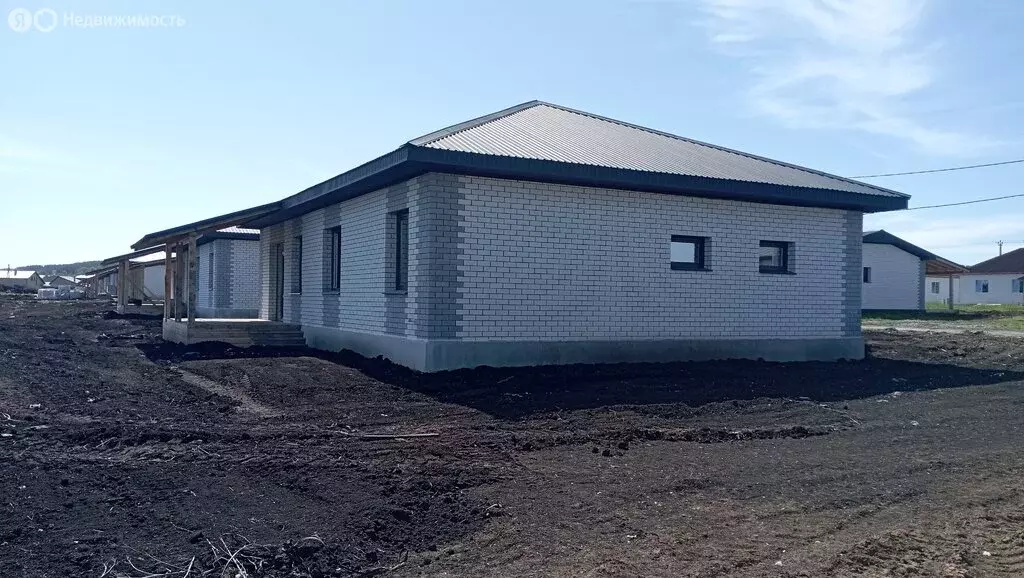 Дом в посёлок Бобровский, улица Краснодеревцев (149 м) - Фото 1