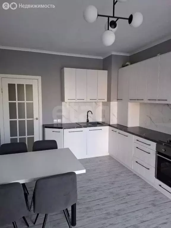 2-комнатная квартира: Калининград, Орудийная улица, 1А (71 м) - Фото 0