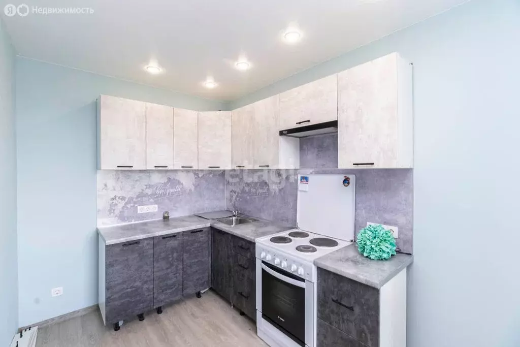 Квартира-студия: Тюмень, улица Республики, 204к5 (32.9 м) - Фото 1