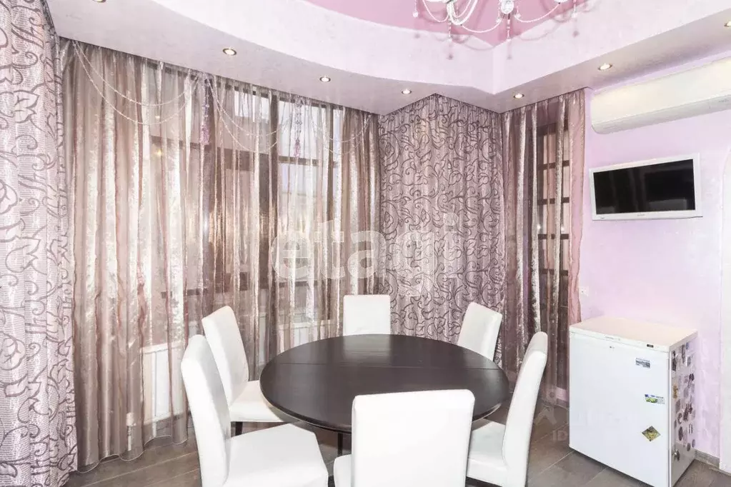 3-к кв. Тюменская область, Тюмень ул. Николая Федорова, 9 (117.0 м) - Фото 0