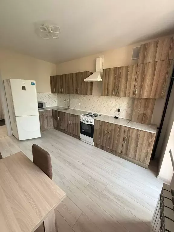 2-к. квартира, 65 м, 4/10 эт. - Фото 1