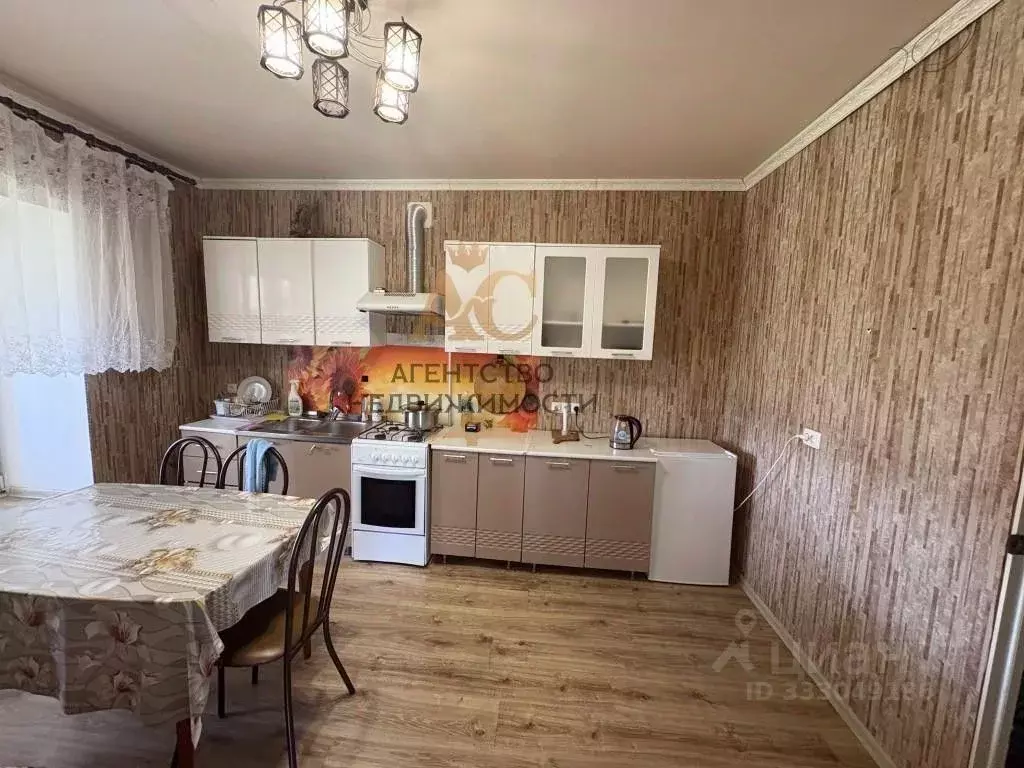Дом в Крым, Кировский район, с. Абрикосовка ул. Ленина, 7 (50 м) - Фото 1