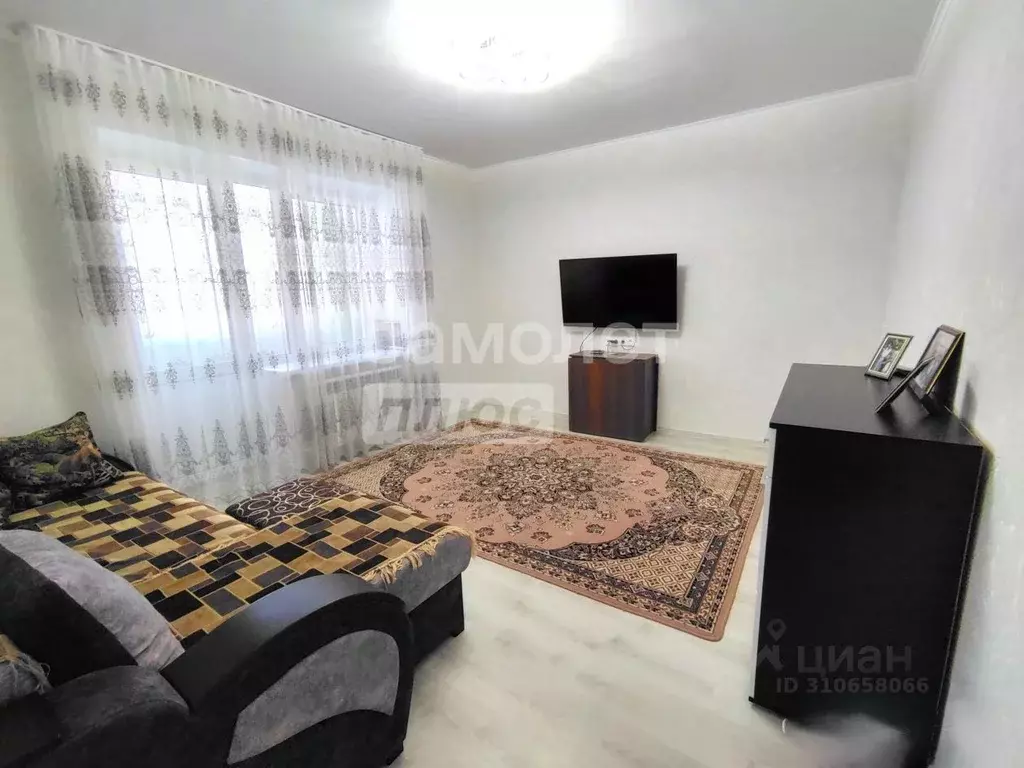 2-к кв. Калмыкия, Элиста ул. Сухэ-Батора, 28 (56.3 м) - Фото 1